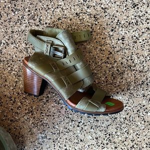 Sorel women’s heel size 8